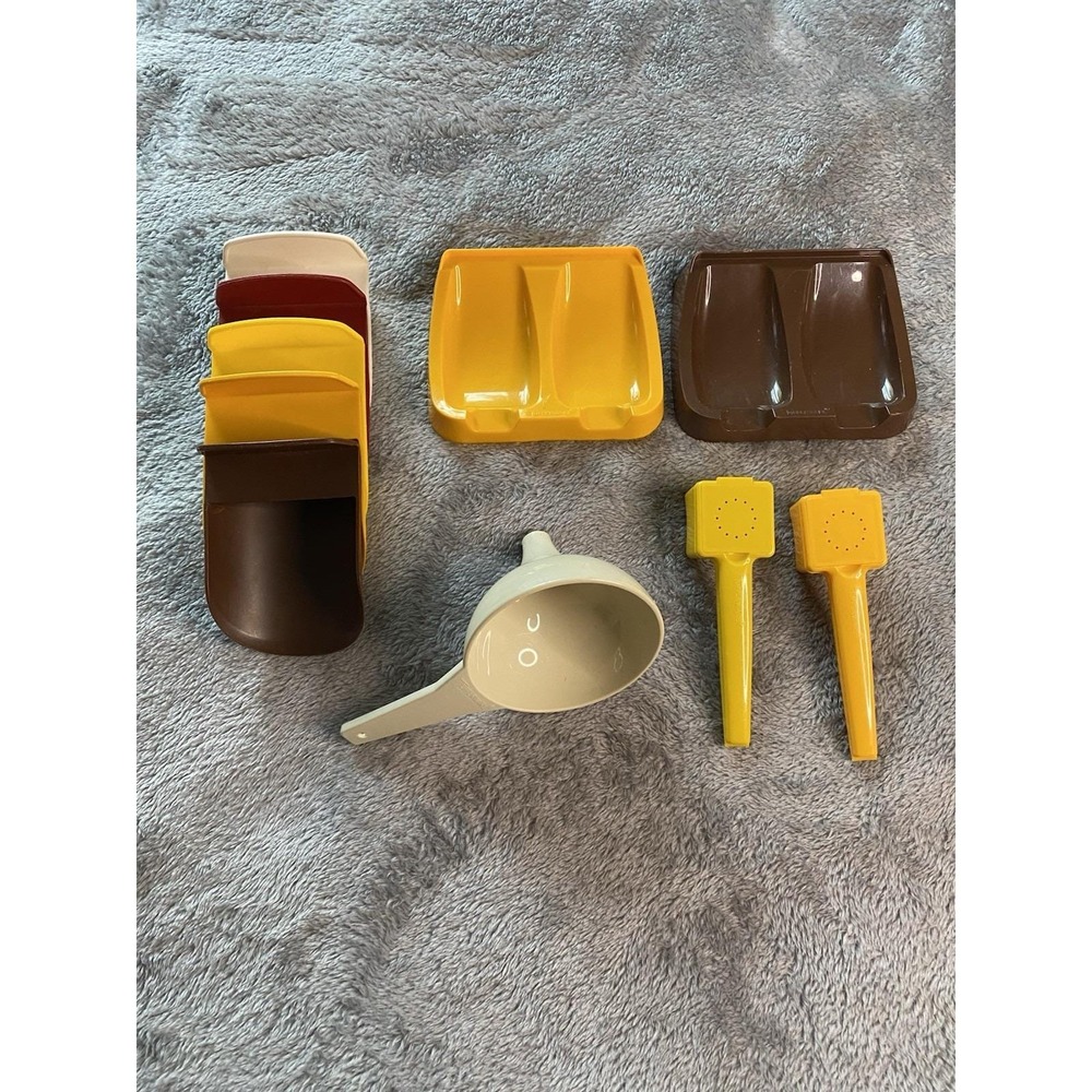 Vintage Tupperware Lot Of Kitchen Utensils Scoop Funnel Spoon Rest Corn k3